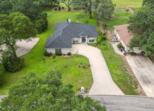 Property at 510 Jack Nickolaus, Devine, TX 78016, 3 beds, 2.5 baths