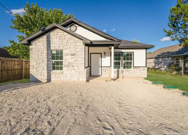 Property at 1032 Blueridge Dr, Canyon Lake, TX 78133, 3 beds, 2 baths
