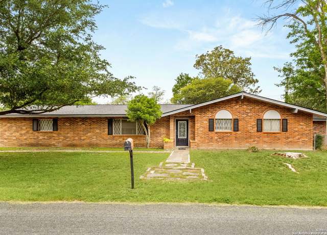 Property at 114 Nueces, Seguin, TX 78155, 3 beds, 2 baths