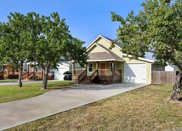 Property at 1403 S Young, Rockport, TX 78382, 3 beds, 2.5 baths