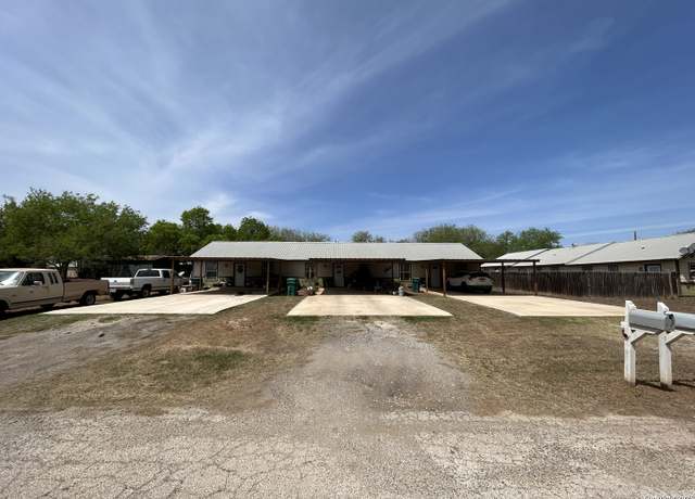 Property at 1109,1111,1113 Peach St, Jourdanton, TX 78026, 6 beds, 3 baths