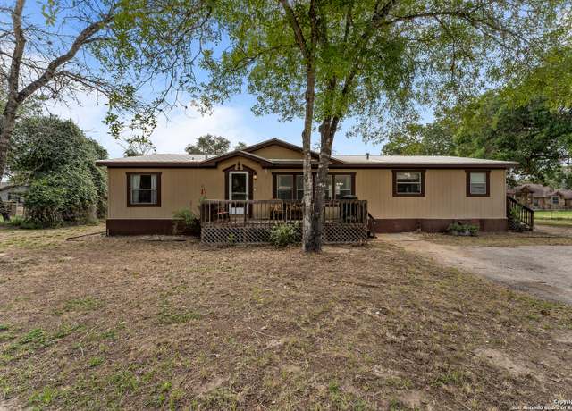 Property at 940 Eagle Crk, Floresville, TX 78114, 3 beds, 2 baths