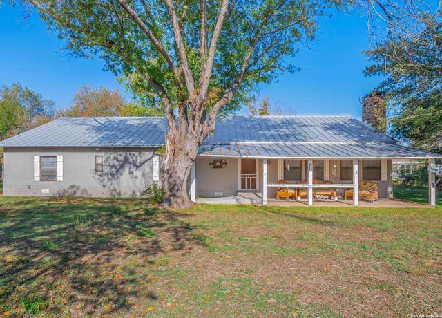 Property at 112 County Road 440, Hondo, TX 78861-6820, 4 beds, 2 baths