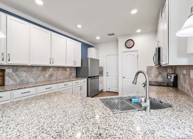 Property at 2095 Shire Mdw, New Braunfels, TX 78130, 3 beds, 2.5 baths
