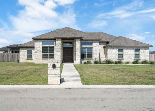 Property at 406 Mountain View Dr, Del Rio, TX 78840, 4 beds, 3 baths