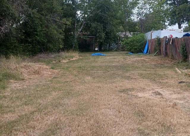 Property at 2218 W Wildwood Dr, San Antonio, TX 78201-2829