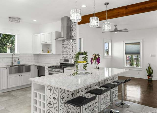 Property at 1214 W Summit, San Antonio, TX 78201, 2 beds, 2 baths