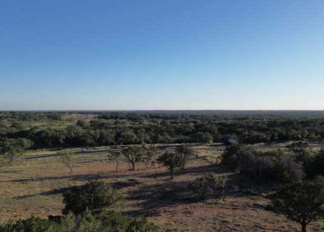 Property at 207 Crescent Rdg, Hondo, TX 78861