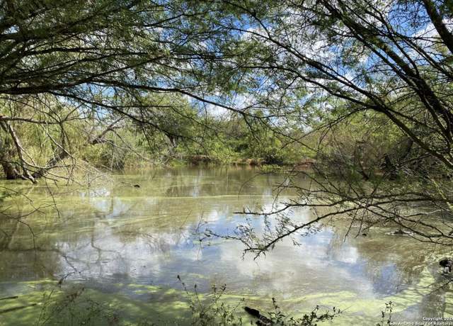 Property at 245 Buttercup Ln, Floresville, TX 78114