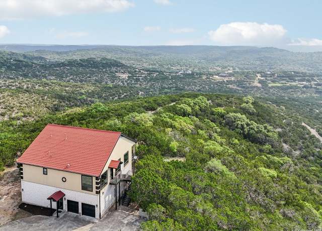 Property at 285 Timber Hl, Pipe Creek, TX 78063, 5 beds, 3 baths