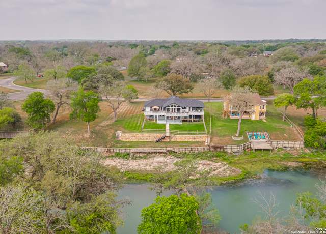 Property at 46 E Hampton, Seguin, TX 78155, 3 beds, 2.5 baths