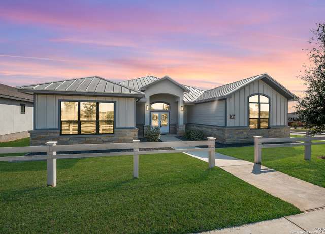 Property at 1304 Meyer Pkwy, New Braunfels, TX 78132, 4 beds, 3.5 baths