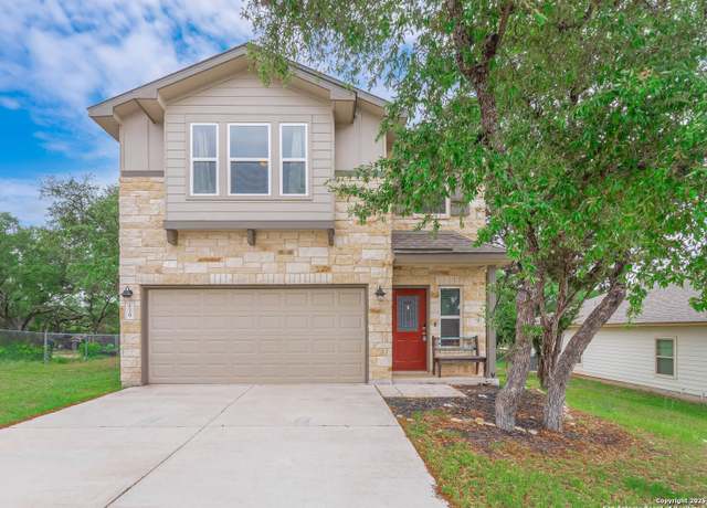 Property at 120 Lakeview Ct, Spring Branch, TX 78070, 3 beds, 2.5 baths
