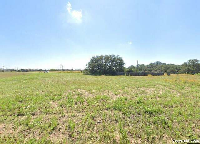 Property at 346 Mustang Rdg, Natalia, TX 78059