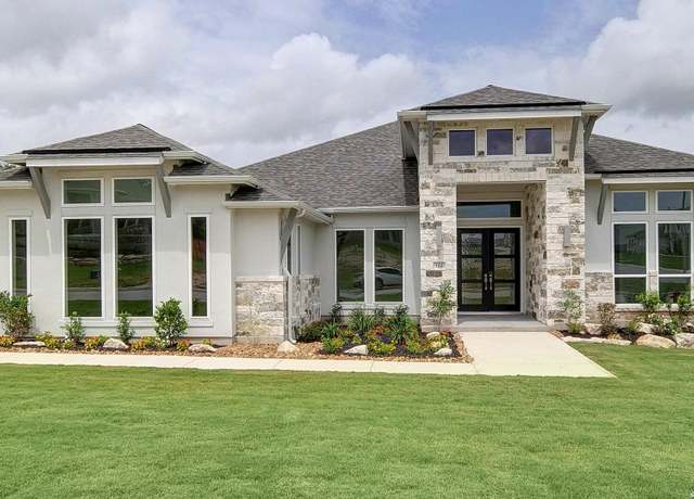 Property at 122 Gather St, Castroville, TX 78009, 4 beds, 3.5 baths