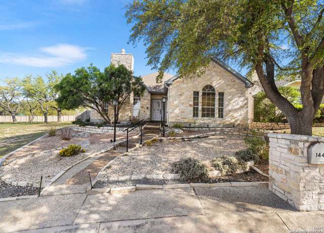 Property at 144 St Andrews Loop E, Kerrville, TX 78028, 3 beds, 2.5 baths