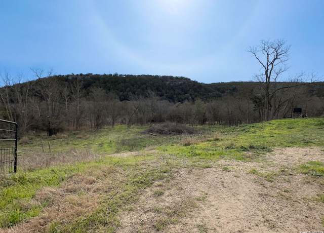 Property at 141 Browns Dr, Kerrville, TX 78028
