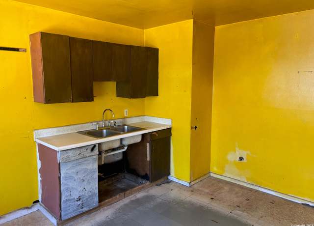 Property at 210 NW 39th St, San Antonio, TX 78237-1003, 3 beds, 2 baths