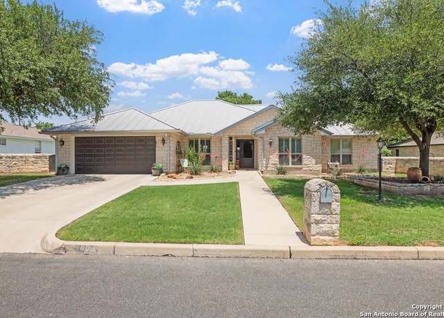 Property at 608 W Morse St, Fredericksburg, TX 78624, 6 beds, 4.5 baths