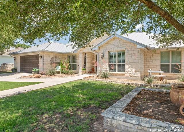 Property at 608 W Morse St, Fredericksburg, TX 78624, 6 beds, 4.5 baths
