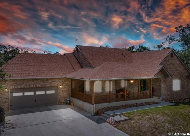 Property at 1657 County Road 434, Stockdale, TX 78160, 5 beds, 3 baths