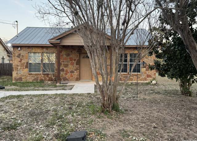 Property at 414 Harl, Pleasanton, TX 78064, 2 beds, 2 baths