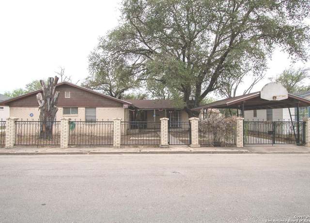 Property at 111 Casa Blanca, Del Rio, TX 78840, 5 beds, 3.5 baths