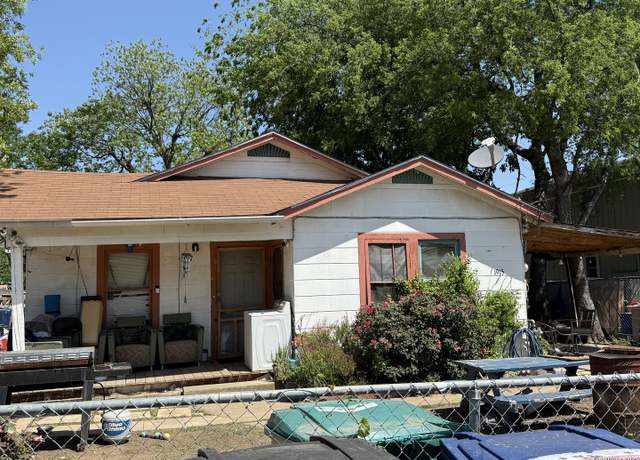 Property at 1915 Pasadena St, San Antonio, TX 78201, 5 beds, 3 baths