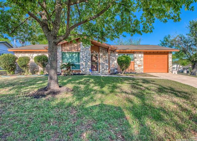 Property at 12109 Lone Shadow Trl, Live Oak, TX 78233, 3 beds, 2 baths