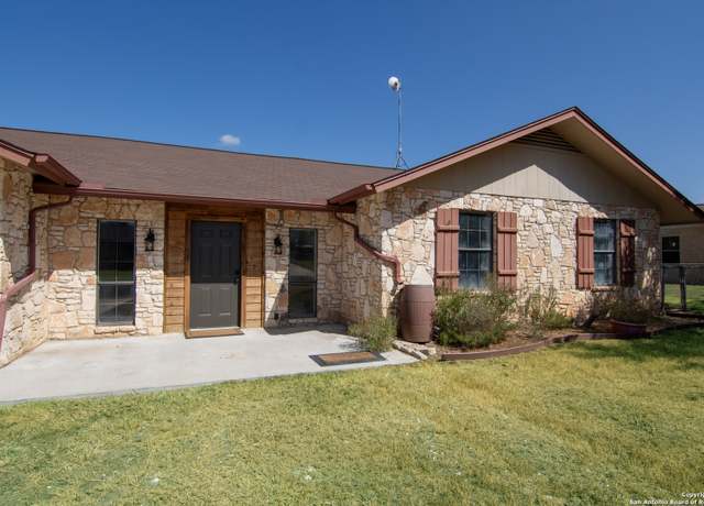 Property at 909 Voges, Poth, TX 78147, 3 beds, 2 baths