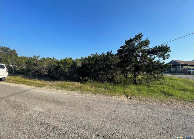 Property at 320 Ridgewood Trl, Canyon Lake, TX 78133