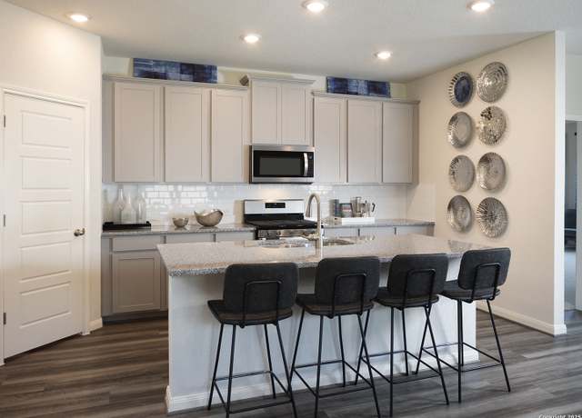 Property at 12723 Horizon Crst, Schertz, TX 78154, 4 beds, 2.5 baths