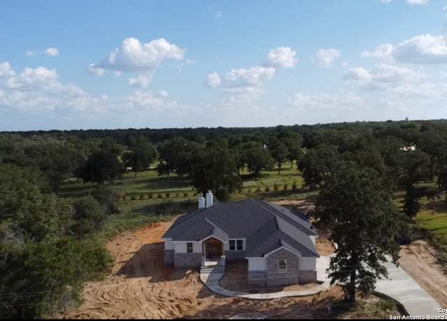 Property at 161 Timber Pl, La Vernia, TX 78121, 4 beds, 3 baths