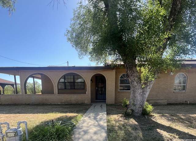 Property at 403 Retta St, Carrizo Springs, TX 78834-2108, 4 beds, 2 baths