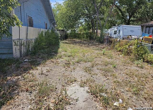 Property at 1818 E Crockett St, San Antonio, TX 78202
