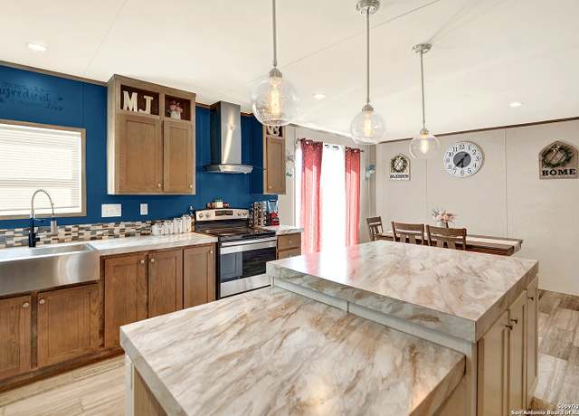 Property at 505 Lagunillas Ave, Charlotte, TX 78011, 3 beds, 2 baths