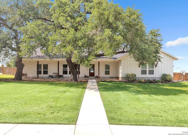 Property at 1026 S Timbercrest, Pleasanton, TX 78064, 4 beds, 3 baths