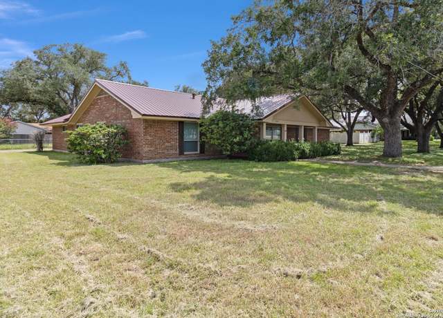 Property at 510 E Inez, Beeville, TX 78102, 4 beds, 2 baths
