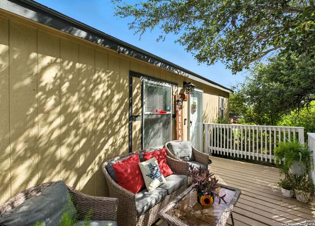 Property at 124 Viridian Vw, Pleasanton, TX 78064, 2 beds, 2 baths
