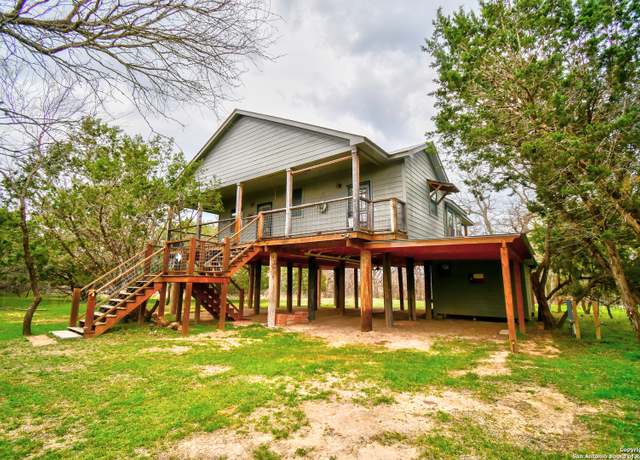Property at 794 Rio Luna Dr, Bandera, TX 78003, 1 bed, 2.5 baths