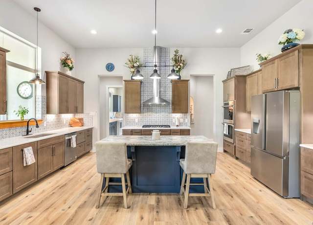 Property at 924 Annabelle Ave, Bulverde, TX 78163, 3 beds, 2.5 baths