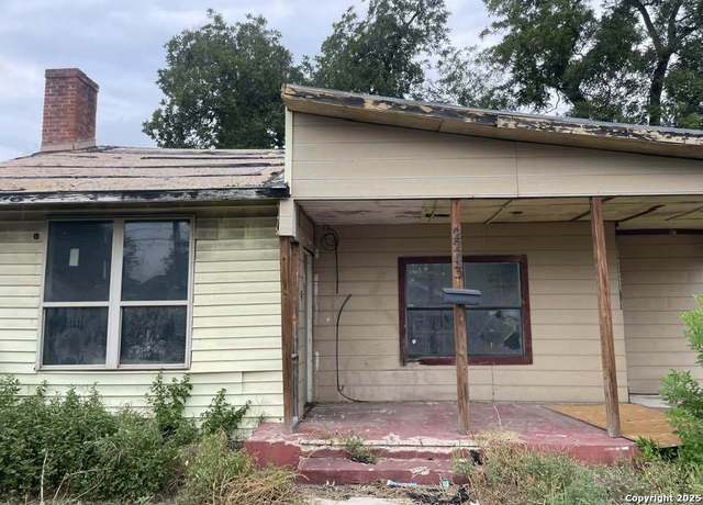 Property at 2243 E Houston, San Antonio, TX 78202, 3 beds, 1 bath
