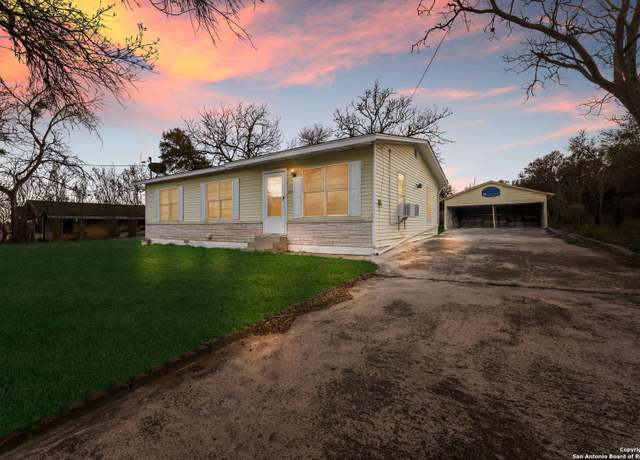 Property at 1003 6th, Floresville, TX 78114, 4 beds, 2 baths