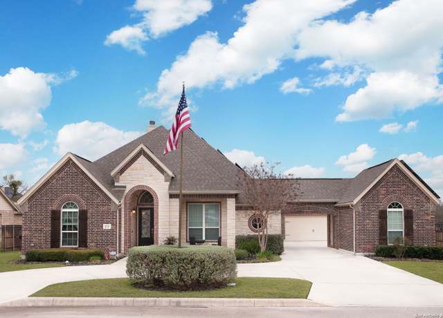 Property at 273 Mary Ella Dr, Castroville, TX 78009, 4 beds, 3 baths