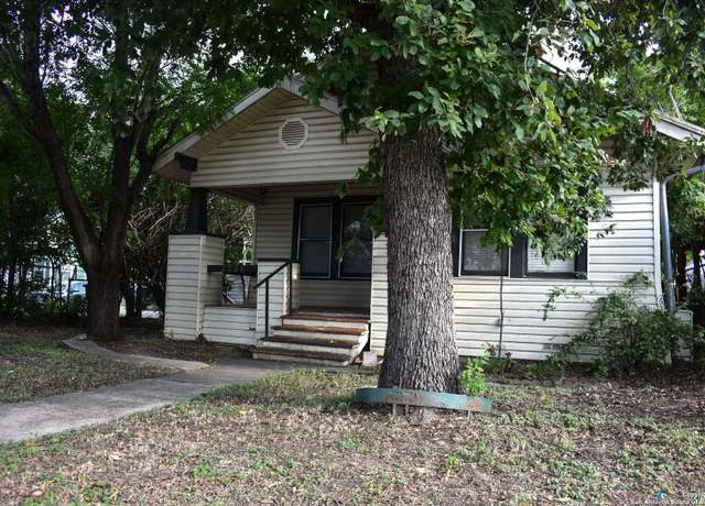 Property at 2246 E Houston St, San Antonio, TX 78202, 3 beds, 2 baths