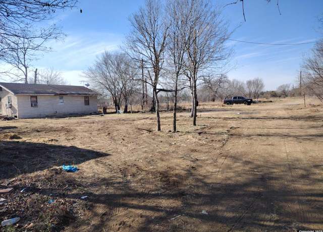 Property at 14150 Luckey Rd, Atascosa, TX 78002, 2 beds, 2 baths