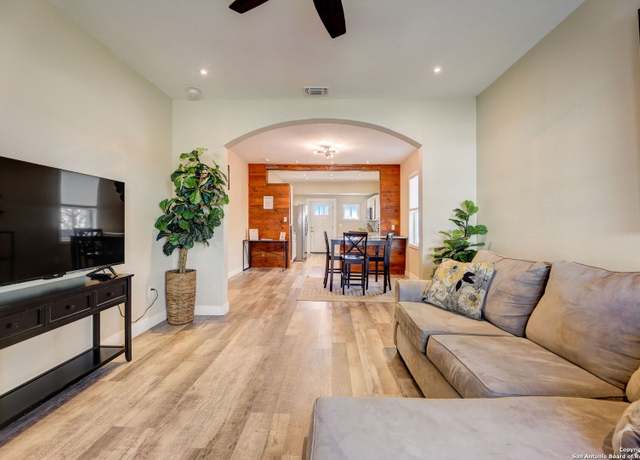 Property at 924 Martin Luther King Dr, San Antonio, TX 78203-1502, 3 beds, 2 baths