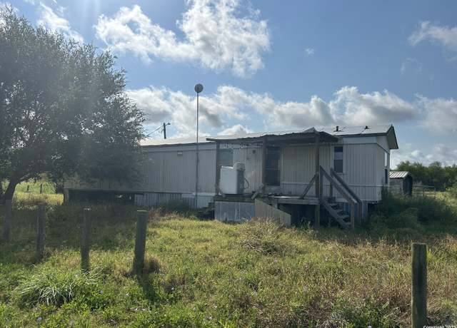 Property at 1242 Cologne Rd, Victoria, TX 77905, 2 beds, 2 baths