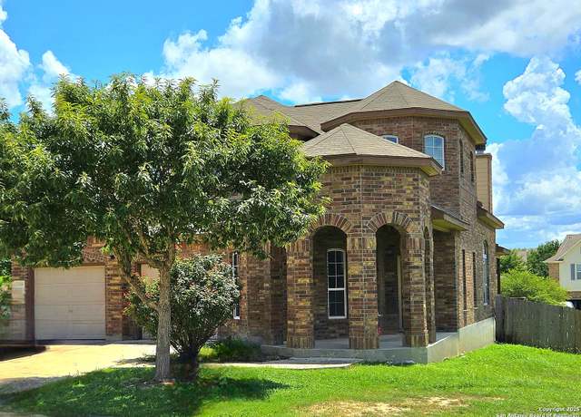 Property at 13700 Trailside Ln, Live Oak, TX 78233, 4 beds, 3.5 baths