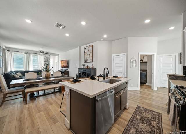 Property at 21114 Chestnut Cv, San Antonio, TX 78266, 5 beds, 2.5 baths